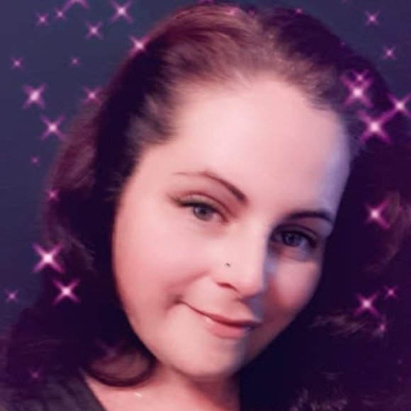 Meet your Posher, Lizzy - Picture 2 of 8